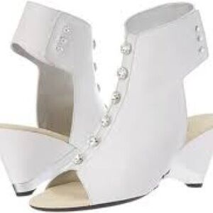 Onex Rock On 3 White Leather Jeweled Peep Toe Wedge Booties